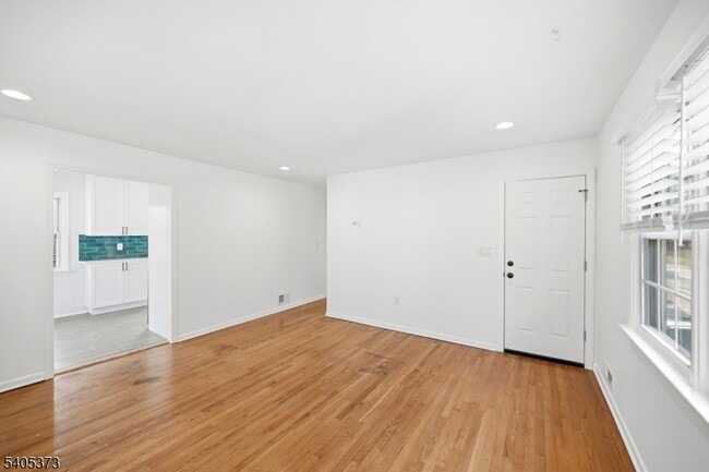 Photo - 76 Mt Kemble Ave