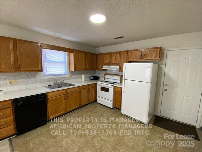 Photo - 401 Needle Ct