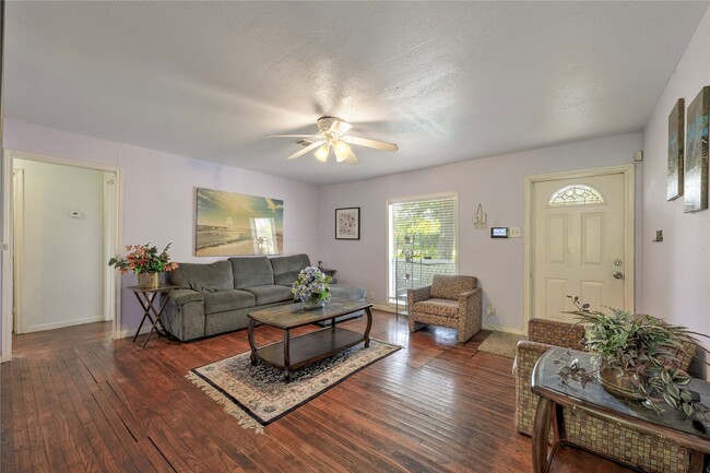 Photo - 3627 Thistle St