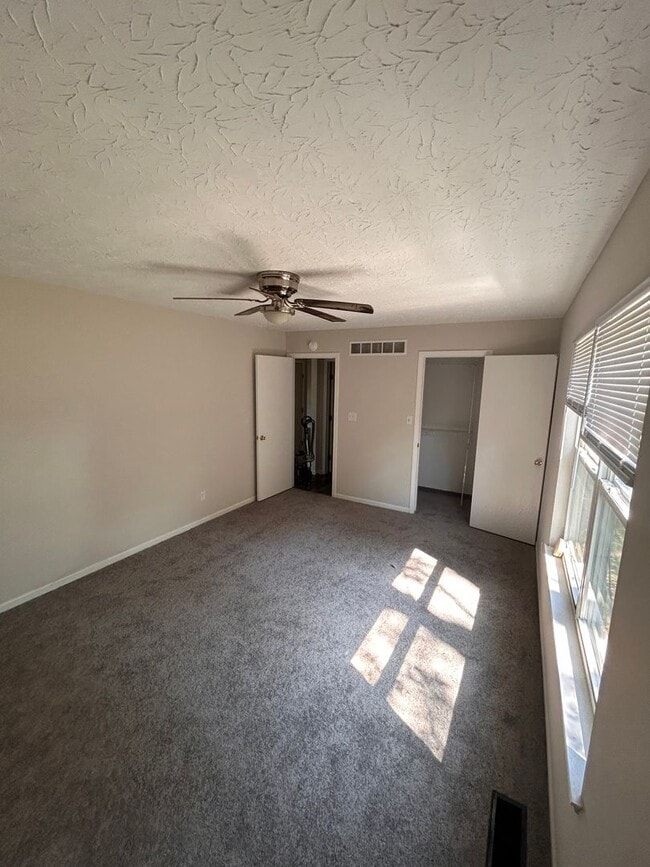 Photo - DELHI - Spacious 3 bed 2 bath on quiet street