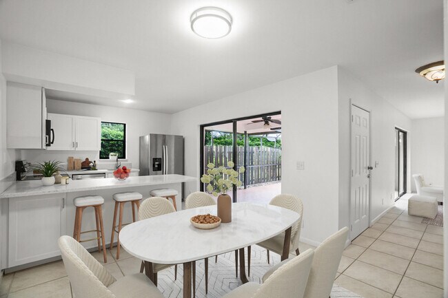 Photo - 7690 Courtyard Run W