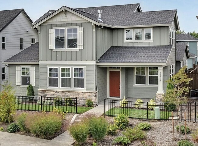 Building Photo - Discover the Charm of This Elegant North P...