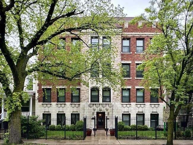 Building Photo - 4527 N Ashland Ave Unit M06H