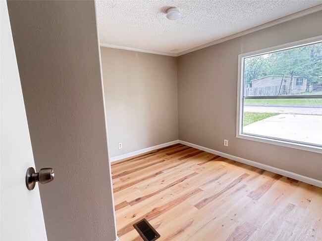 Photo - 229 Morris Ln