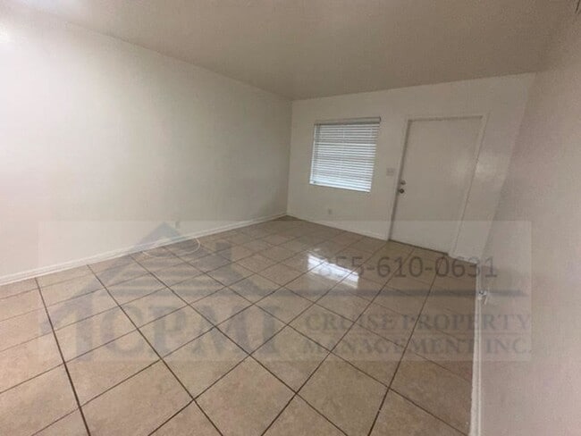 Photo - $995 Deposit w/ approved credit on this Great Neighborhood and Location - WASHER and DRYER IN UNIT!
