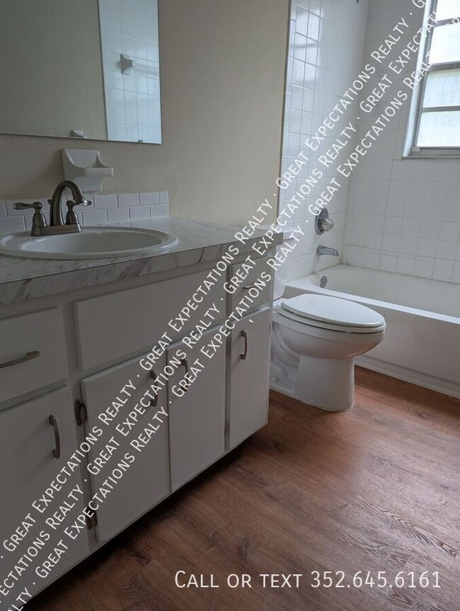 Photo - 121 SE 13th Ave