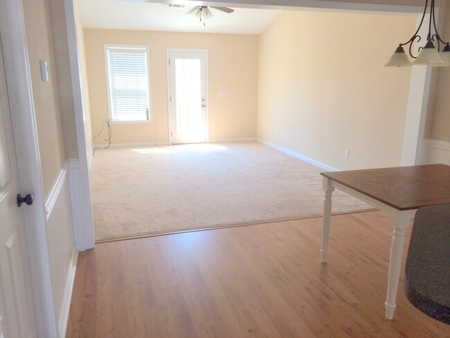 Photo - 221 Sunview Dr