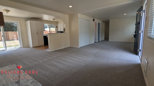 910 Gregory Way SE