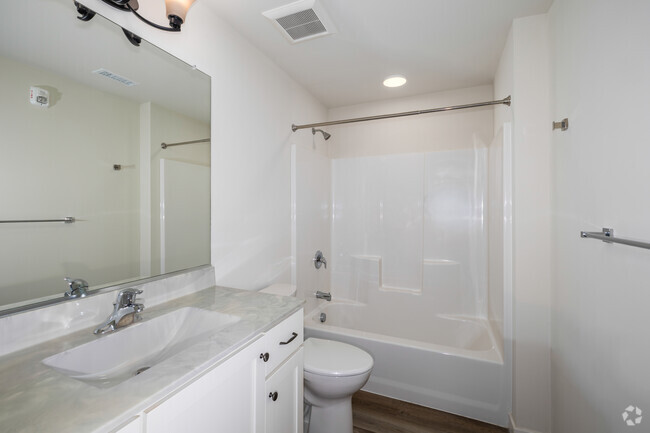 1BR, 1BA - 723SF - Bathroom