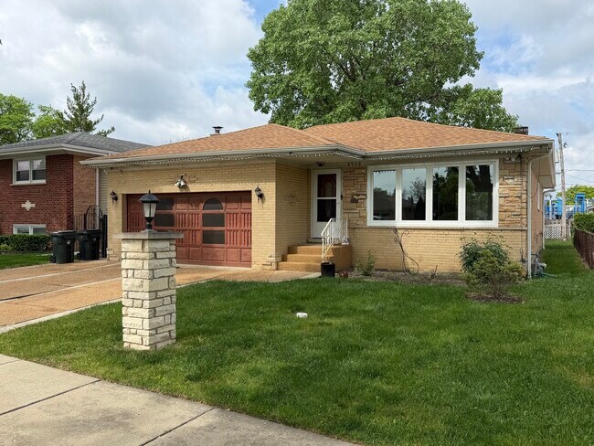 Photo - 8908 Ozark St
