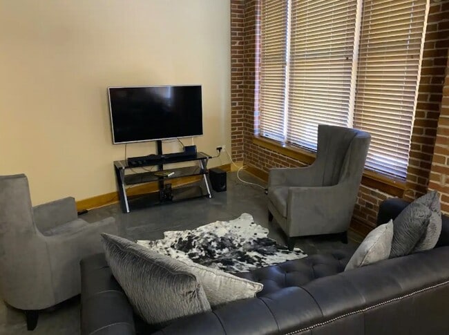 Photo - 2206 Lucas Ave