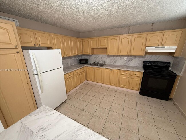 Photo - 1335 W 68th St Condominio Unidad 206