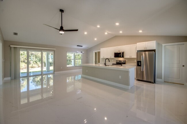 Photo - 3433 NE 11th Pl