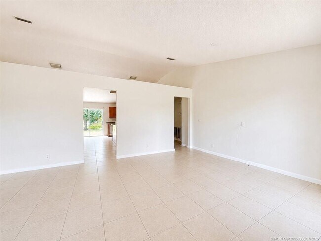Photo - 756 SE Lansdowne Ave
