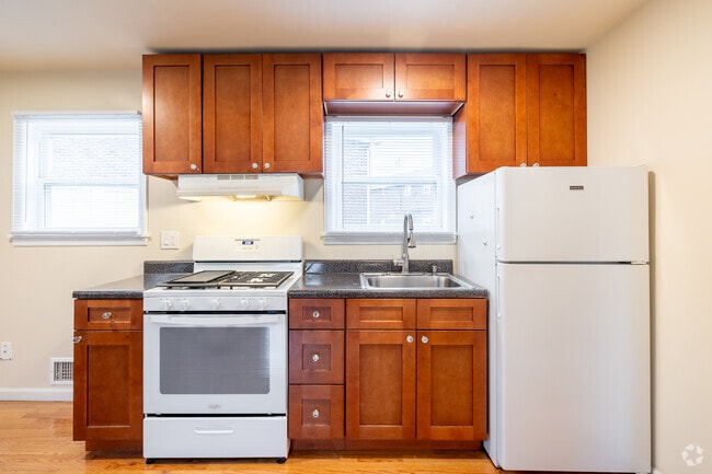 1BR, 1BA - 550SF - Kitchen