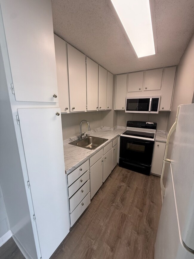 Photo - Sunny 2-Bed in Honolulu with Pool, BBQ Area, and Covered Parking - Close to UH-Manoa