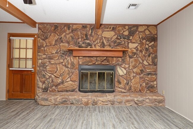 Photo - 620 Sandhurst Dr