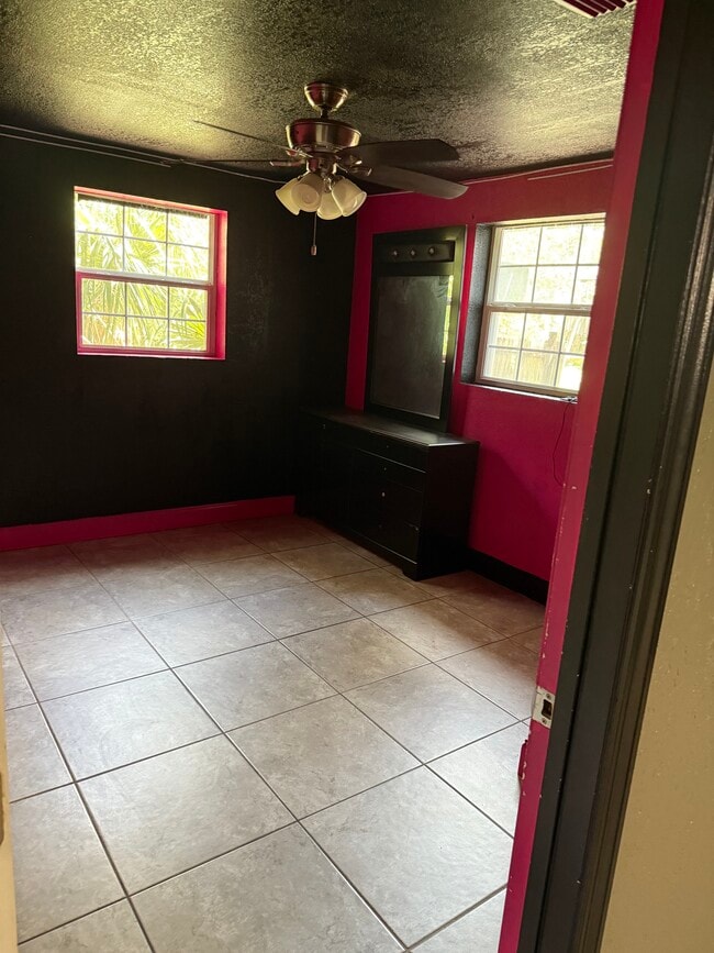 Photo - 1583 Garden Ave