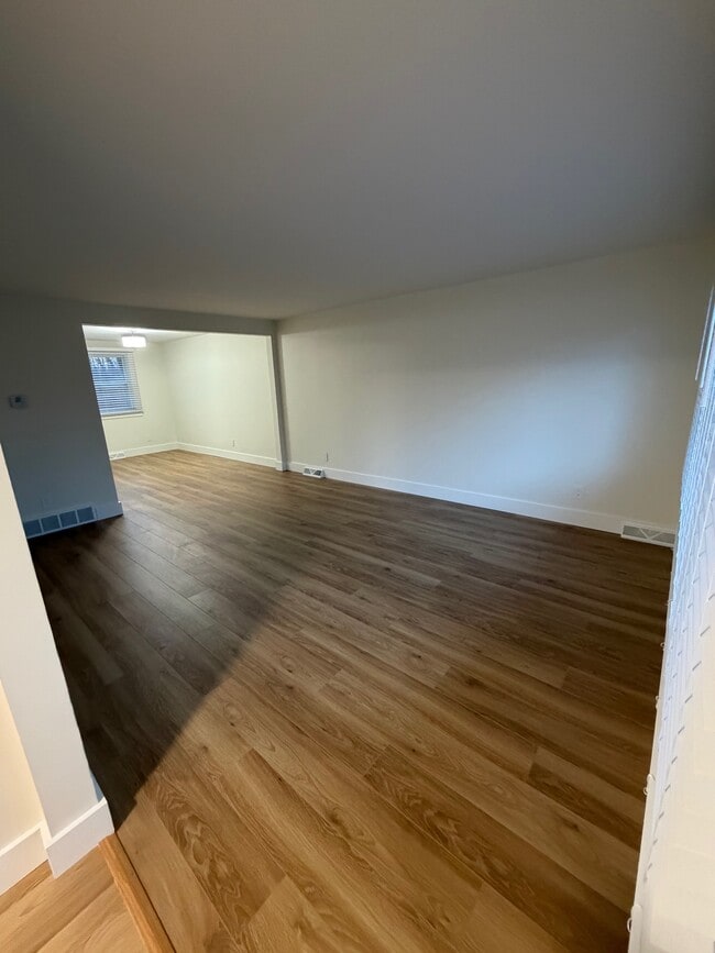 Building Photo - 157 Marine Dr Unit Right