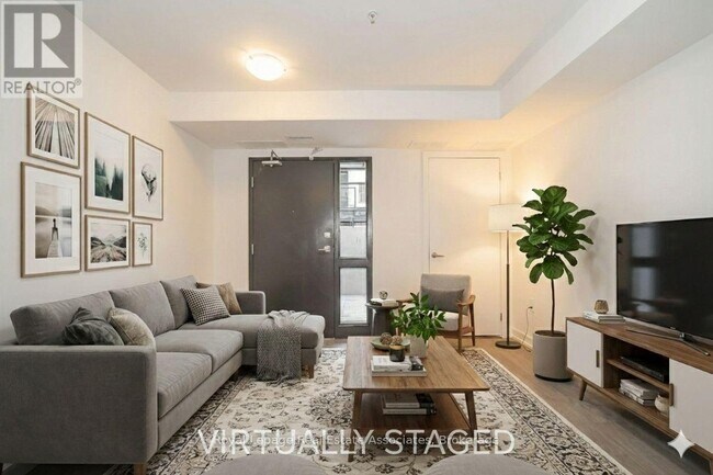 Photo - 1650 Victoria Park Ave