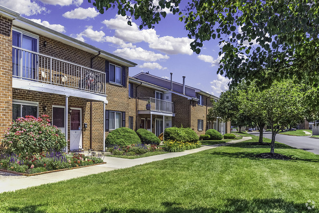 Building Photo - River's Bend Apartments