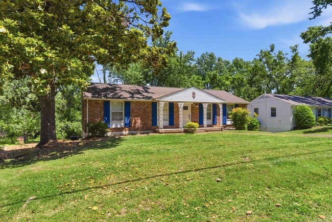 Photo - 340 Lynn Dr