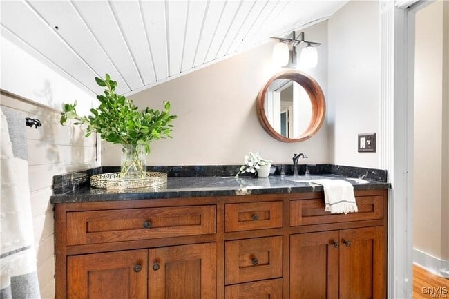 Photo - 44 W Genesee St