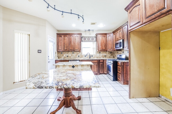 Photo - 326 Dunford Ct