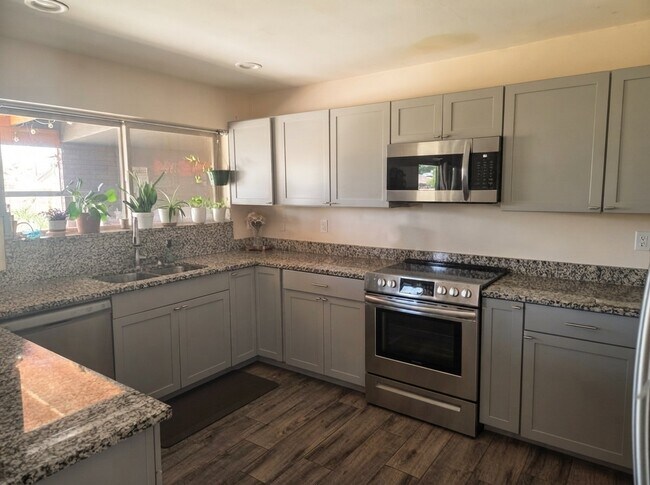 3901 W Glenn Dr