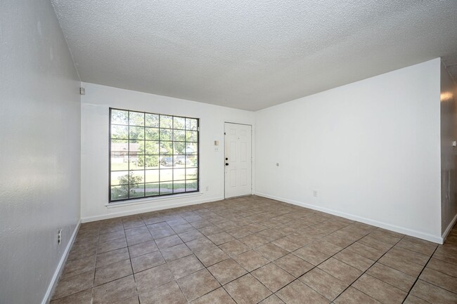 5612 Rose Dr