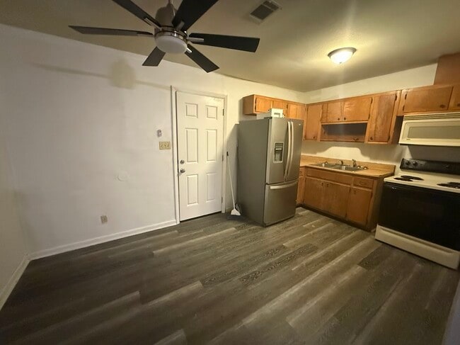 Photo - 1139 Abraham St