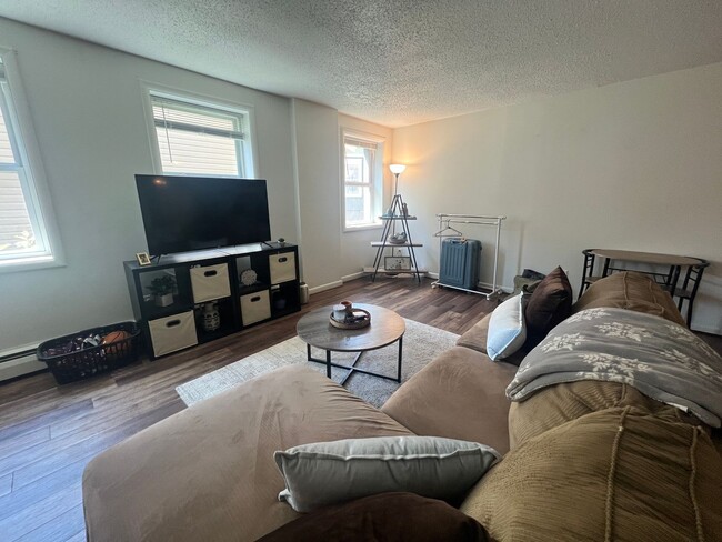 Photo - Spacious 1 Bedroom Apartment! Available August 1st Unit 1516 N 16th St - 3