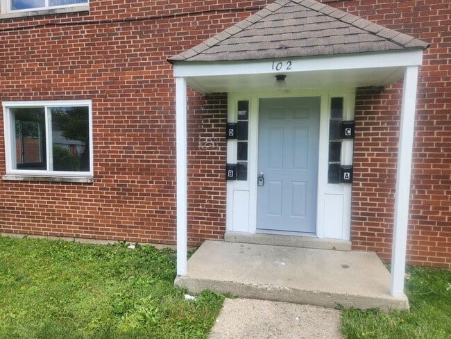 Building Photo - 102 N Hampton Rd Unit D Rental