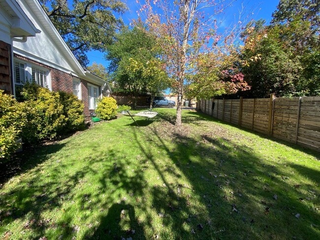 Photo - 2225 Blossom St