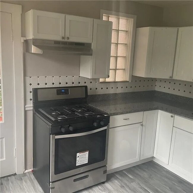 Photo - 1818 Plainview Ave