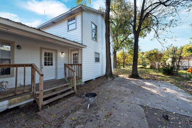 Building Photo - 1728 Connorvale Rd