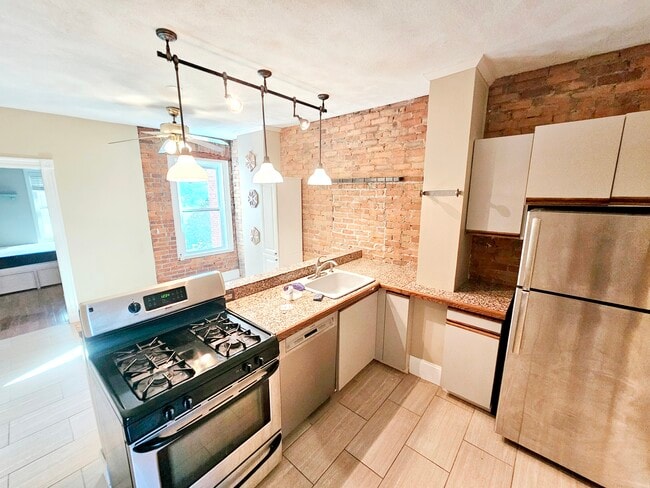 Photo - 1793 Beacon St