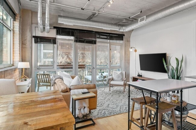 Photo - 748 N 3rd St