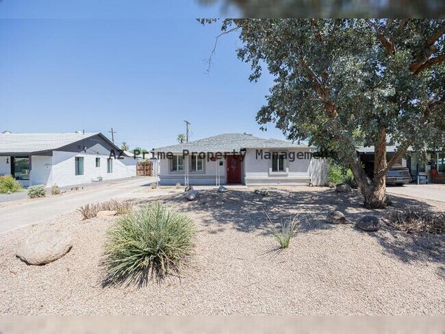 Photo - 1332 E Whitton Ave