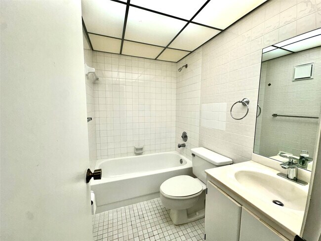 Photo - 6701 N University Dr Unit 310