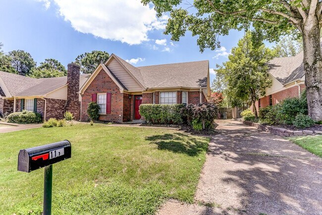 Great Collierville Neighborhood! Over 2000... - Great Collierville Neighborhood! Over 2000... House