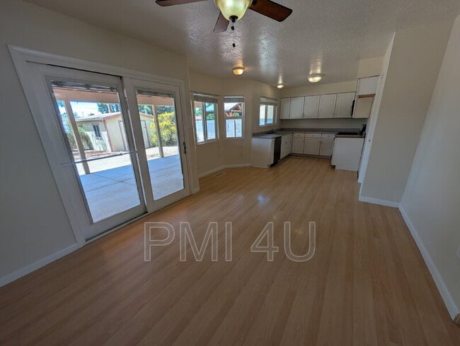 Photo - 4225 Penelope Pl NE