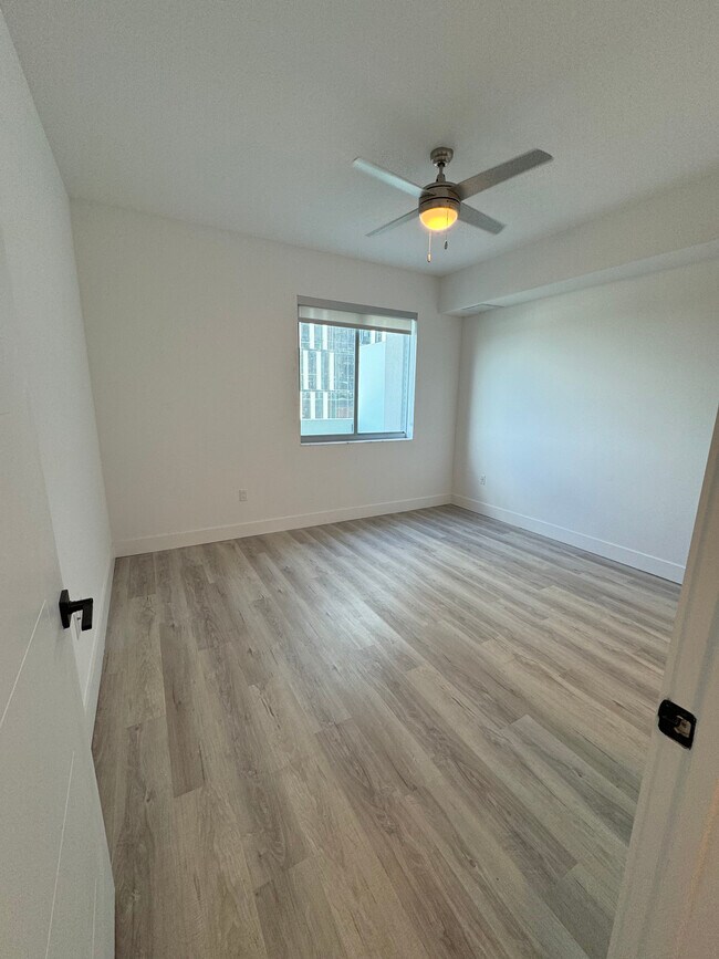 Photo - 47 NW 30th St Unit B3