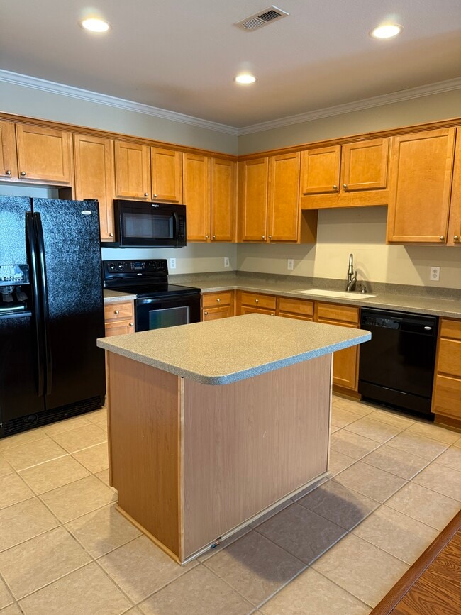 Building Photo - 6801 Hanesbrook Cir Unit 203