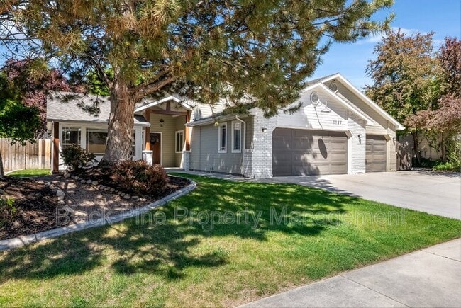 Photo - 1127 N Echohawk Way