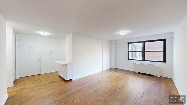 Building Photo - 145 E 16th St Unit 10F Rental
