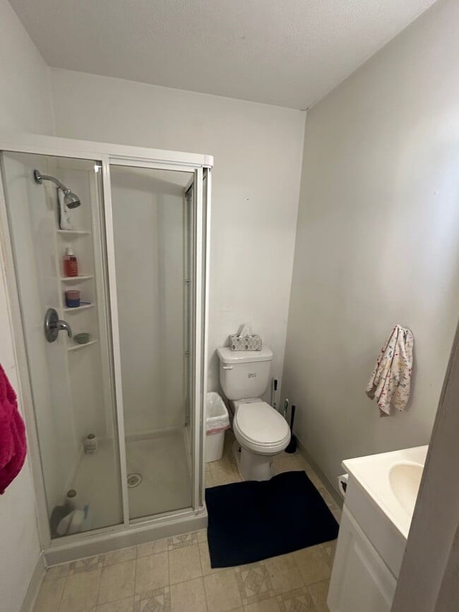 Photo - 827-829 E 3rd St Unidad #4
