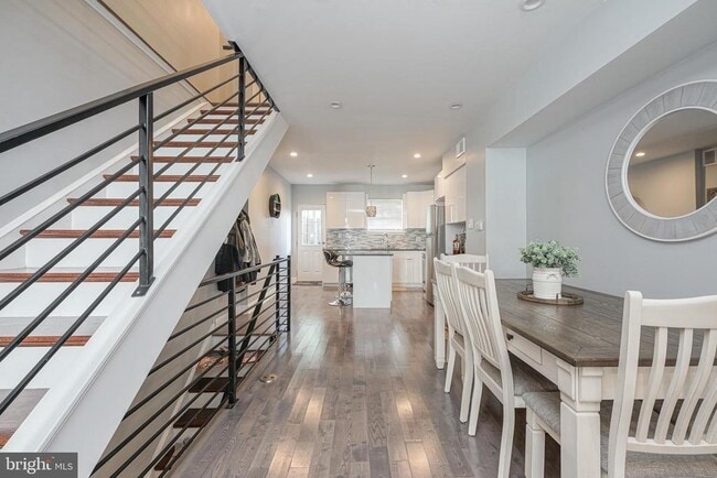 Photo - 446 Emily St Townhome