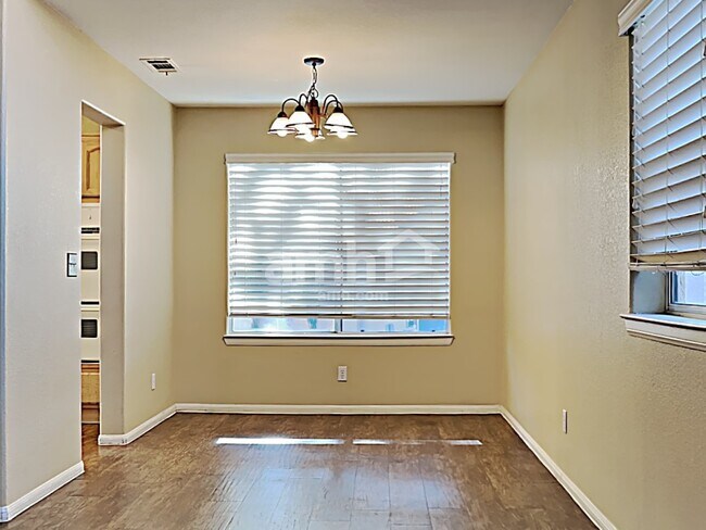 Photo - 1824 Glenwillow Dr