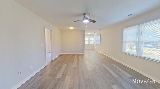 Photo - 312 Lindale Dr